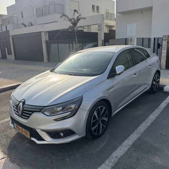 רנו גרנד קופה דיזל 2019 מצב מצוין יד 01 עם 140 ק״מ בערך רכב נראה ונוסע חדש ובריא התחייבות בבדיקה כמובן!!!