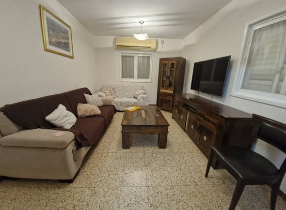 רהיטים יד שנייה במצב טוב – למסירה! מתאים לחיילים, סטודנטים וכל מי שזקוק לריהוט לבית. הכל ללא עלות – רק להגיע ולקחת (הובלה עליכם).