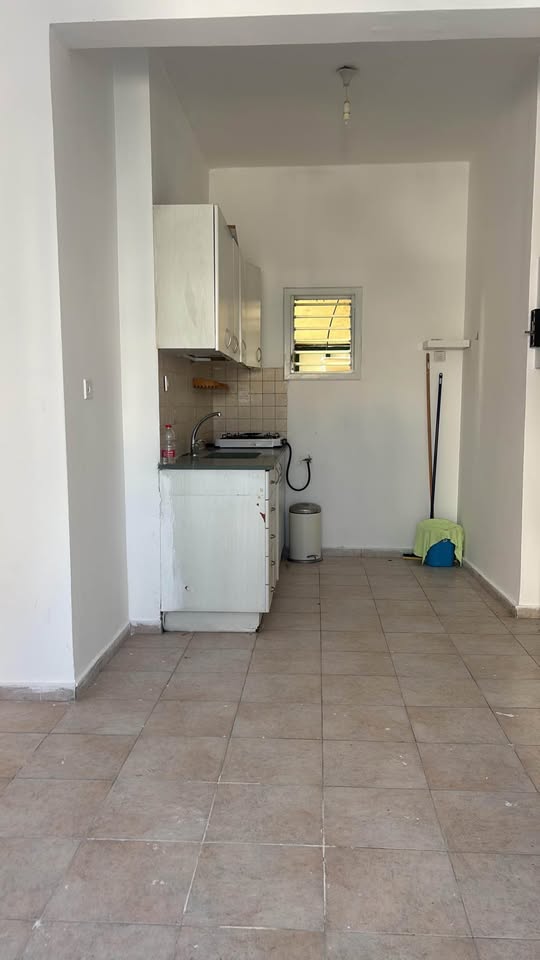 📍 בן יהודה ליד שדרות בן גוריון
דירת 3 חדרים מסודרת ומתוחזקת
🟦 כ־55 מ”ר
🟦 קומה 2 גבוהה
🟦 מרפסת יפה ונעימה
🟦 מיקום מושלם – דקה מהים ומהמרכז החי של תל אביב