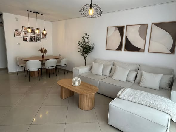 מציאה!!!! מיקום מנצח!!! 
דירת 4 חדרים באזור ד' - אזור מרכזי מאוד 
קומה 6 - יש מעלית 
ללא ממד 
חנייה בשפע 
מרפסת גדולה