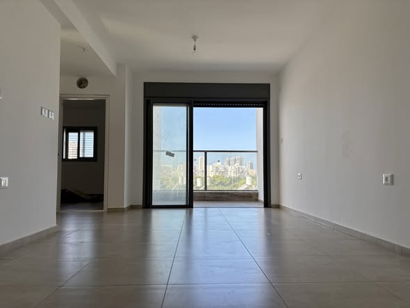 מחיר 5500
כניסה מיידית או תחילת דצמבר
ברובע ו׳ המתחדש דירה חדשה מקבלן בת ארבעה חדרים
בדירה מרפסת, ממ״ד ומזגן בכל חדר
קומה חמישית, יש מעלית בבניין
מרחק 2 דק הליכה מהפארק